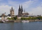 Blick über den Rhein auf Gross St. Martin und den Kölner Dom