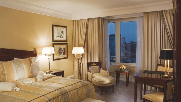 The Ritz Carlton Berlin, Standard Zimmer - Copyright © by 