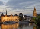 Blick vom Eisernen Steg auf den Mainkai und den Kaiserdom