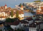 Blick über die Stadt auf die Kapellbrücke mit dem Wasserturm