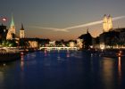 Nachtaufnahme Zürichsee mit Grossmünster (rechts)